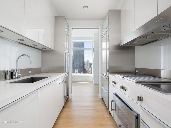 5th image of 400 E 67th St #24B