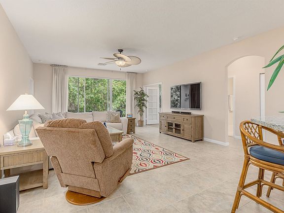 3rd image of 1583 SE Prestwick Ln #2