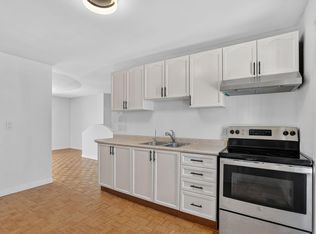 704 Brock St S #2, Whitby, ON L1N4L2