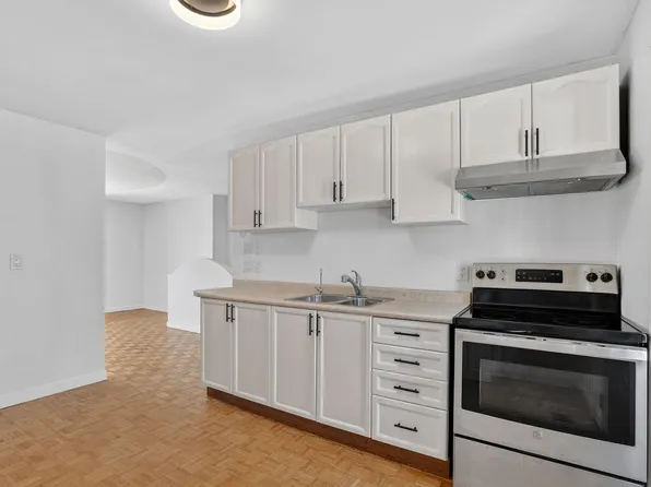 704 Brock St S #2, Whitby, ON L1N 4L2