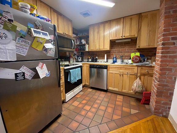 2nd image of 306-95 Gainsborough St #306