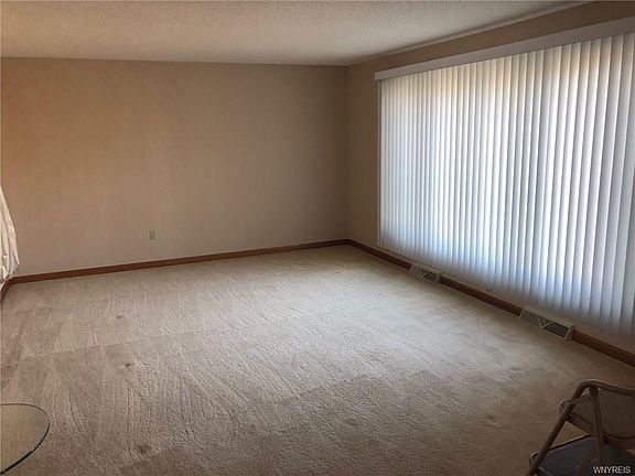 4th image of 37 Lillis Ln