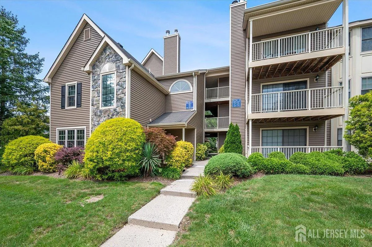394 Carhart Ct photo 1