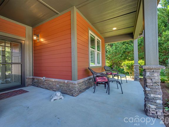 4th image of 584 Summerfield Pl