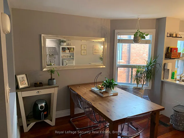380 Crawford St #2 — Photo 10