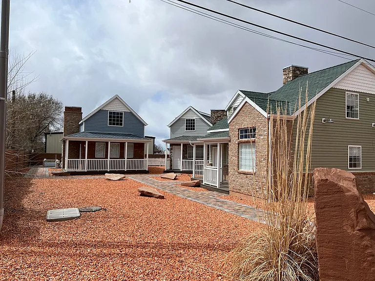 303 N 100 W — Photo 1