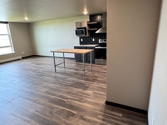 3rd image of 226 E Greenfield Ln Unit A-408