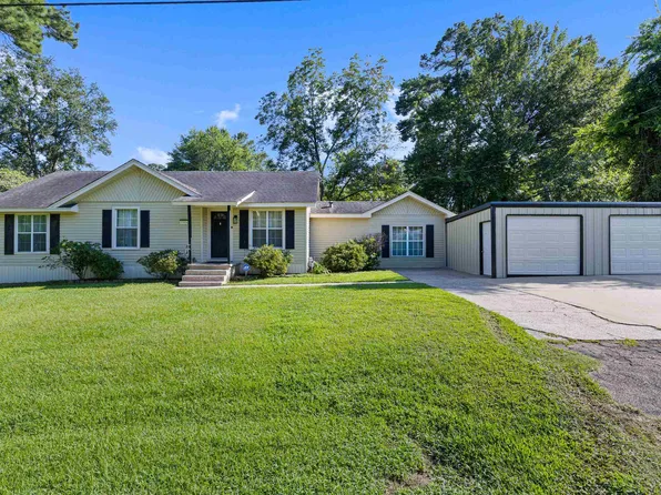 3504 Eastmoor Dr, Marshall, TX 75672