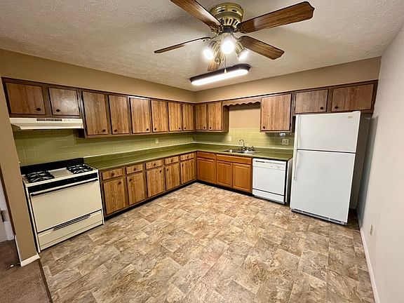 3rd image of 723 Fairmont Dr #2D