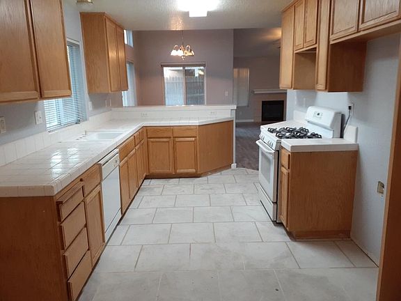 5th image of 705 Vino Ct