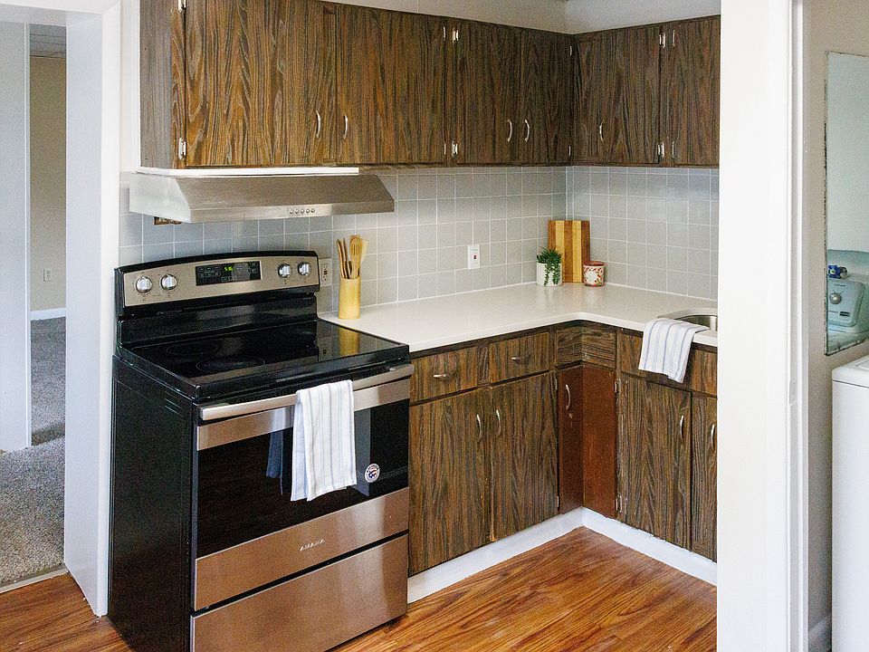 1st image of 578 Broad St #1