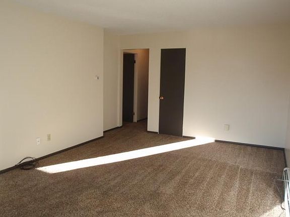 2nd image of 106 Camelot Ct APT 8