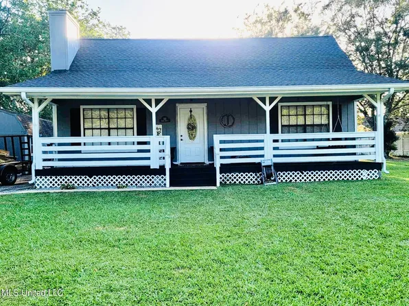 111 Summit Dr, Carriere, MS 39426