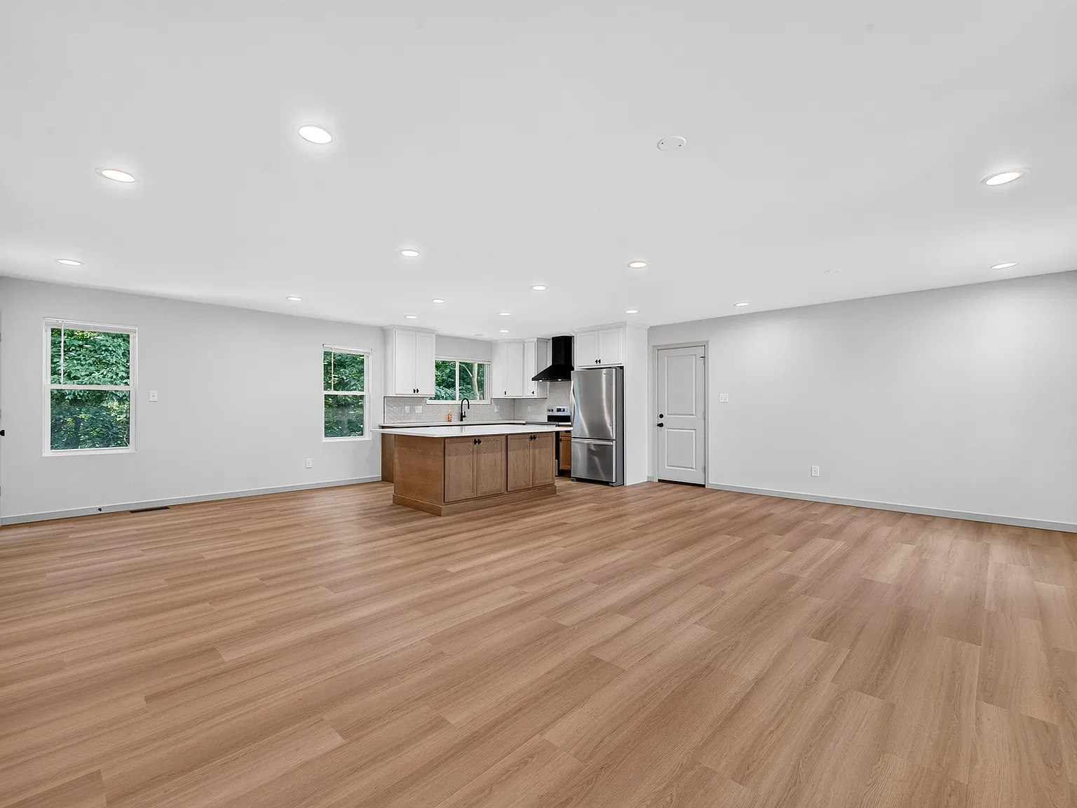 3 bed, 1248 sqft, $2,100 — Photo 2