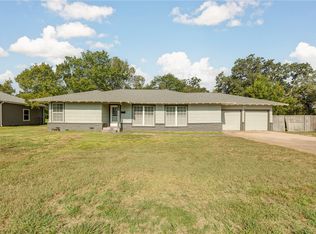 1004 Edgewood Dr, Bryan, TX 77802