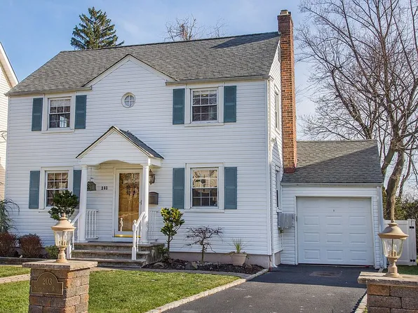 203 Stonehouse Rd, Glen Ridge, NJ 07028