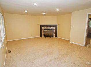 11707 W 33rd St, Beach Park, IL 60099