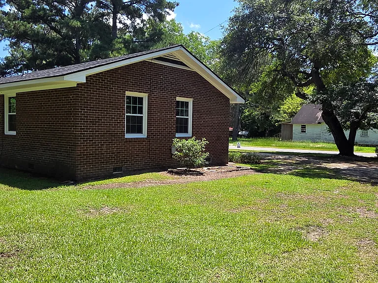 404 W Green St — Photo 2