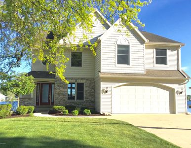 1102 N Eagle Lake Dr, Kalamazoo, MI, 49009