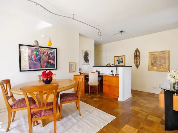 245 East 54th Street image 3 of 10