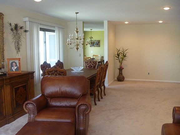 LIVING ROOM/DINING AREA