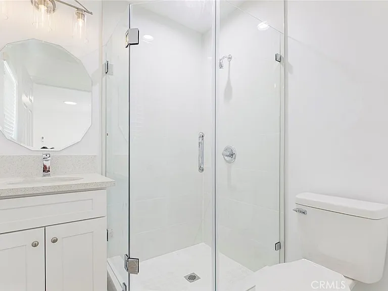 1307 E Acacia — Photo 21