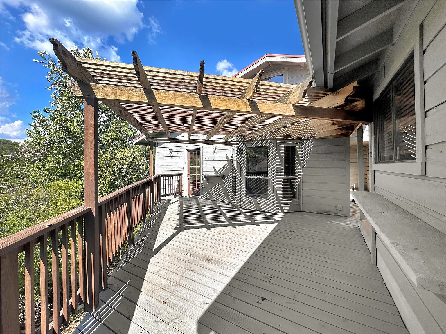 3 bed, 2.0 bath, 2318 sqft, $3,100 — Photo 3