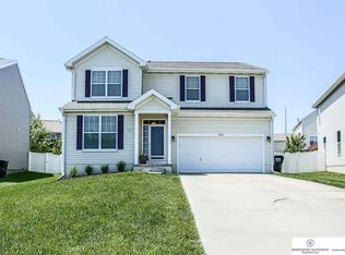 16518 Loop St, Omaha, NE 68136