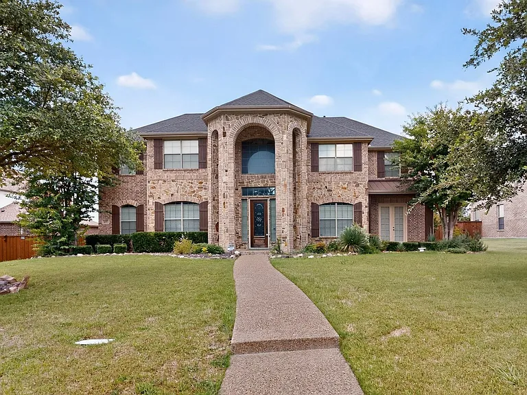 475 Fenwick Dr — Photo 1