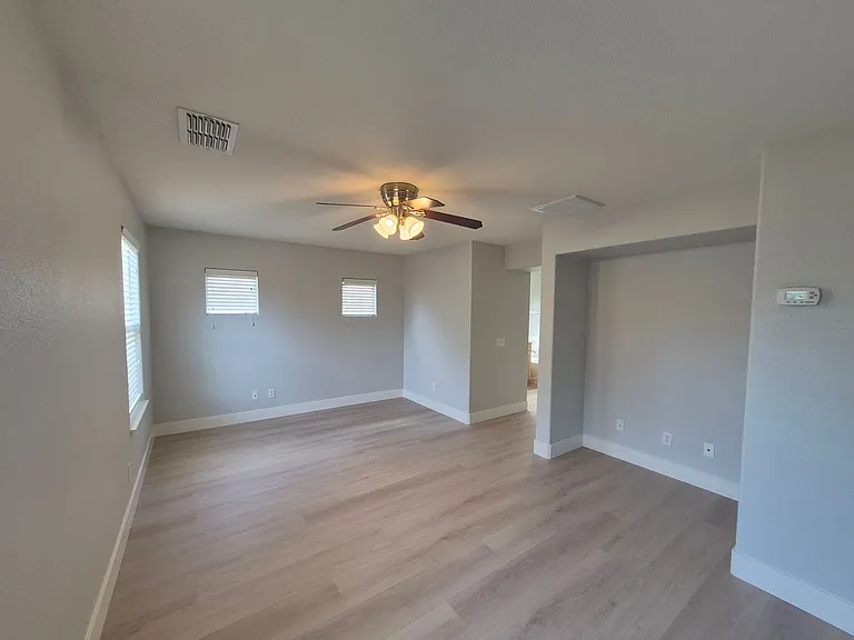 11 Long Warf Pl — Photo 17