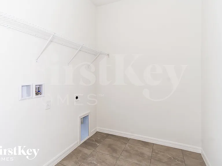 340 Corbel Ln — Photo 14