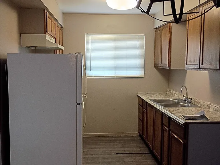 2100 Sunrise Ave #9 — Photo 5