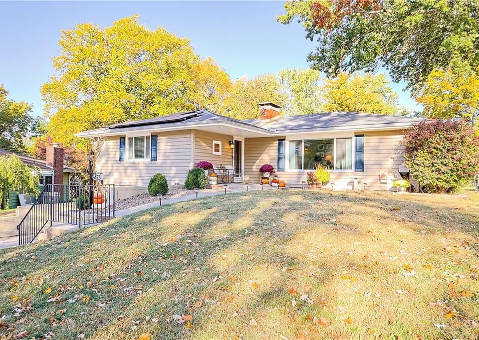 1st image of 3423 N 35th Pl