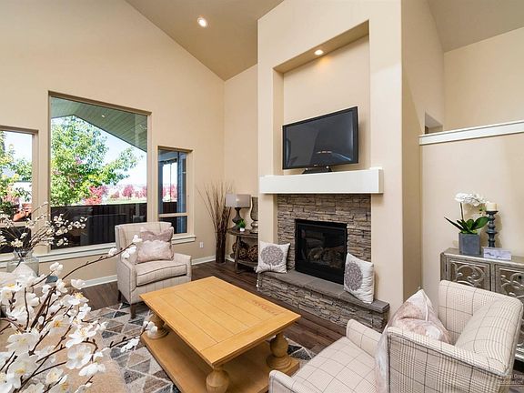 4th image of 1131 NE Sunrise St Lot 83
