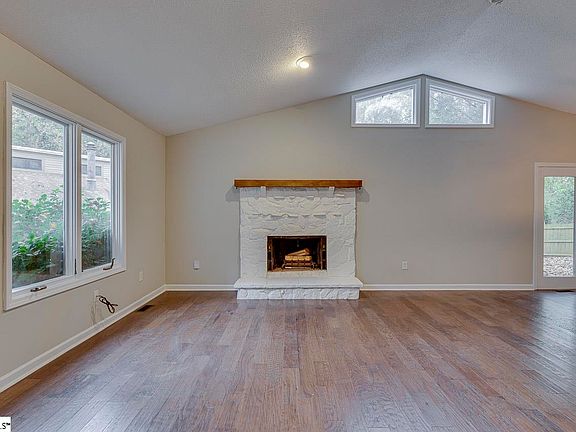 5th image of 82 Westview Ave