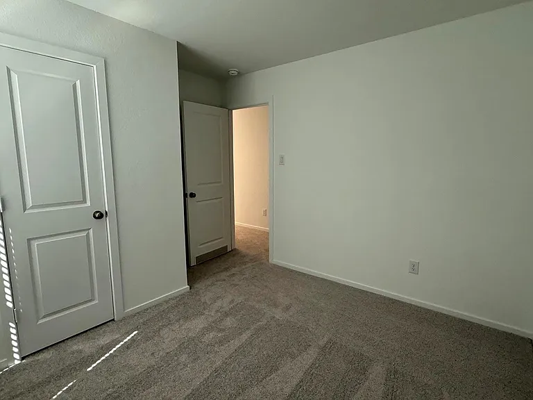 912 Pertuso Ln — Photo 12
