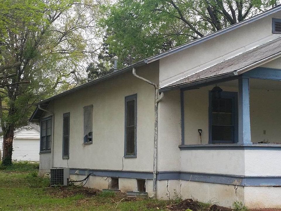 2nd image of 523 W 1st St