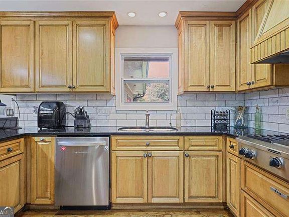 5th image of 1665 Cunningham Rd SW