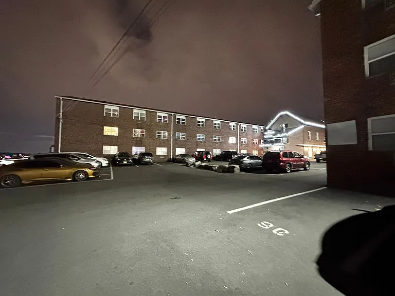 550 Washington Ave #23 — Photo 16
