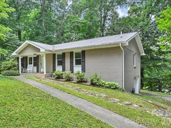 222 Timberlane Dr, Etowah, NC 28729