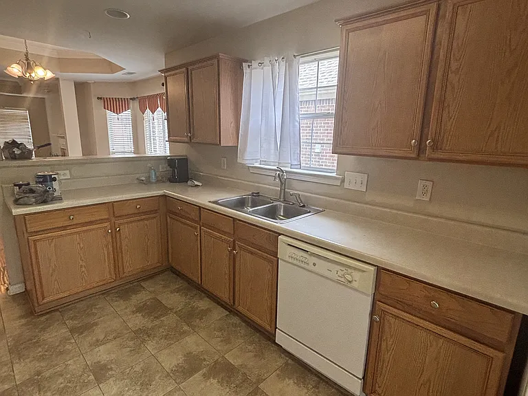 3021 Summit Dr — Photo 7