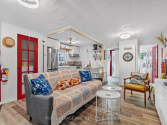 5th image of 3983 Victoria Rd