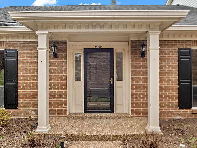 1137 Brentwood Point — Photo 30
