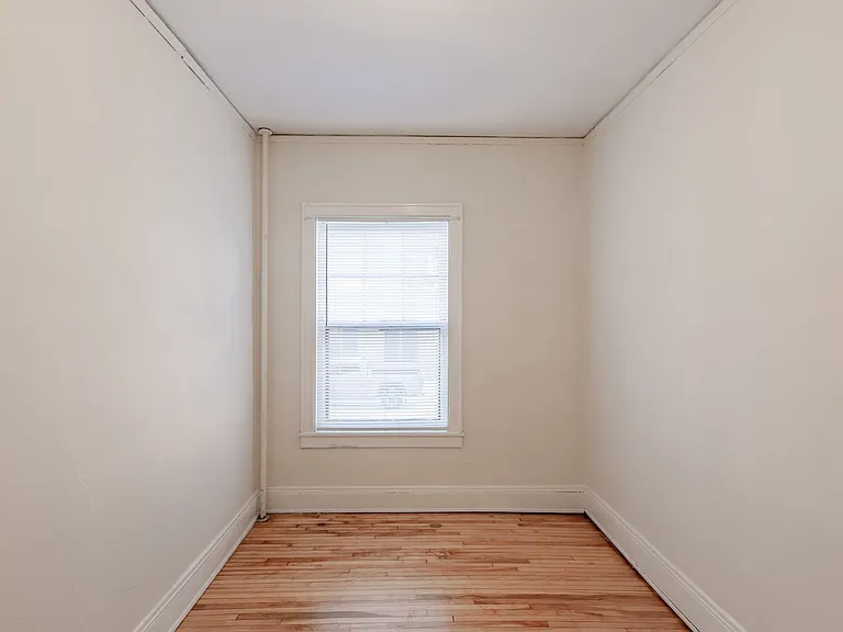 1325 West 27th St — Photo 25