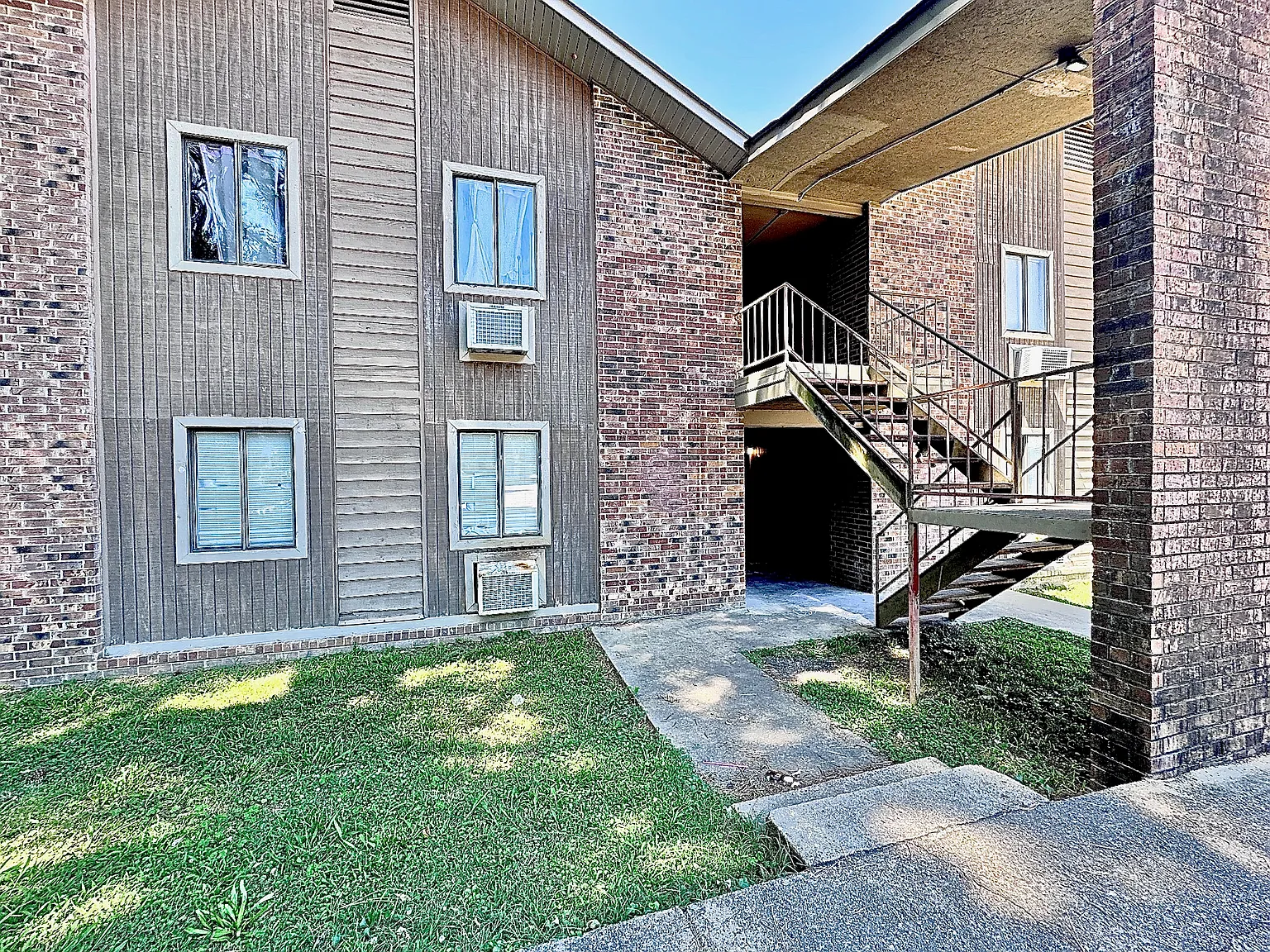 2 bed, $775 — Photo 1