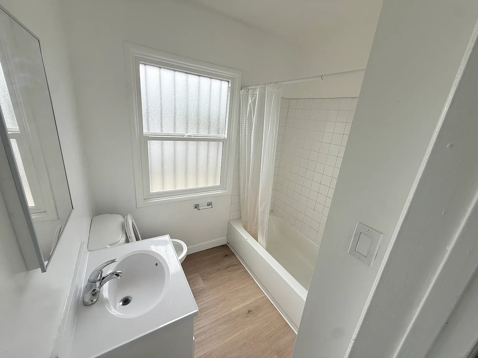 2 bed, 700 sqft, $1,950 — Photo 3