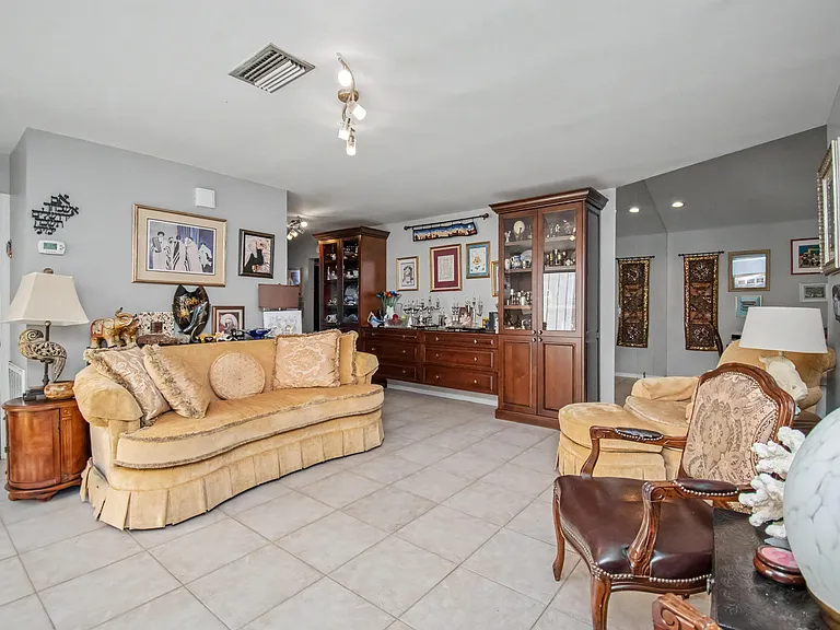 7678 Solimar Cir — Photo 6