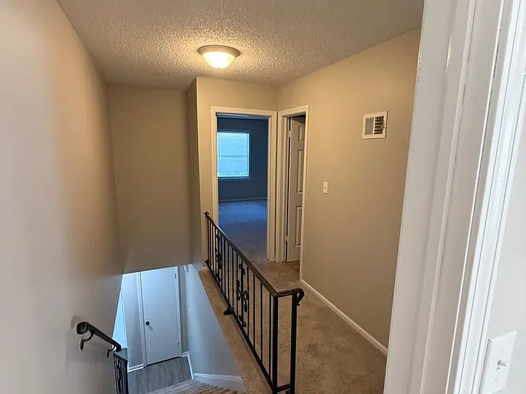 403 Hawthorne Court — Photo 11