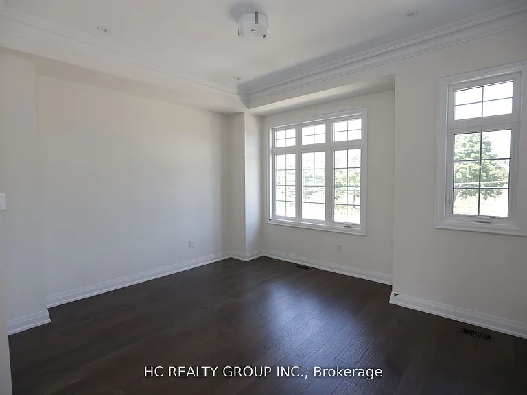 4245 Major Mackenzie Dr E — Photo 9