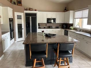 951 River Oaks Ln, Fallbrook, CA 92028